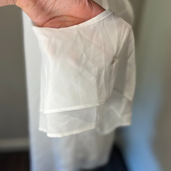 NWT Bisou Bisou White Cold Shoulder Hi-Low hem Blouse, SIze Med - Picture 8 of 15